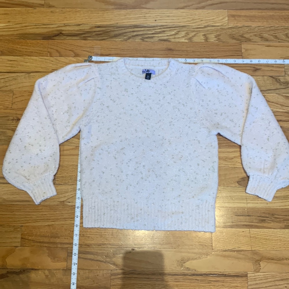 Cute, puffed sleeve, pale pink and gold sparkle detailed sweater